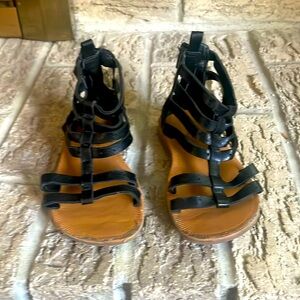 Black sandals toddler size 8 oshkosh